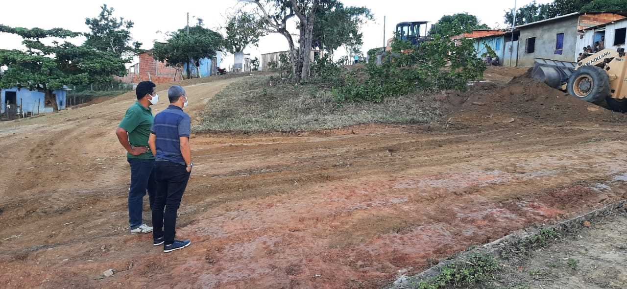 Prefeitura abre Rua em Leoventura onde nem mesmo carro transitava